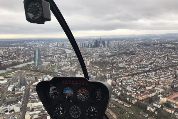 Frankfurter Skyline aus dem Hubschrauber
