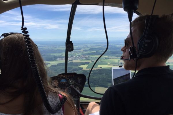 Was für eine Aussicht aus den Hubschrauber-Fenstern!